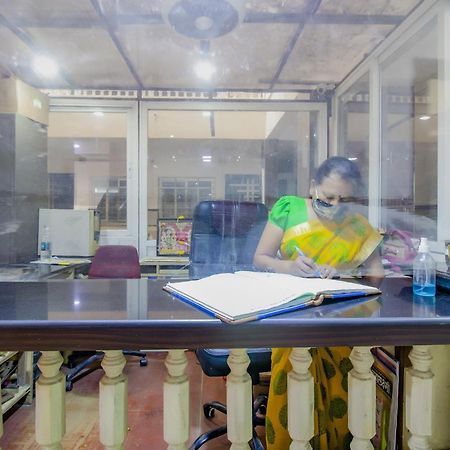 SPOT ON 77312 Indirasagar Executive Hotel Kolhapur Bagian luar foto