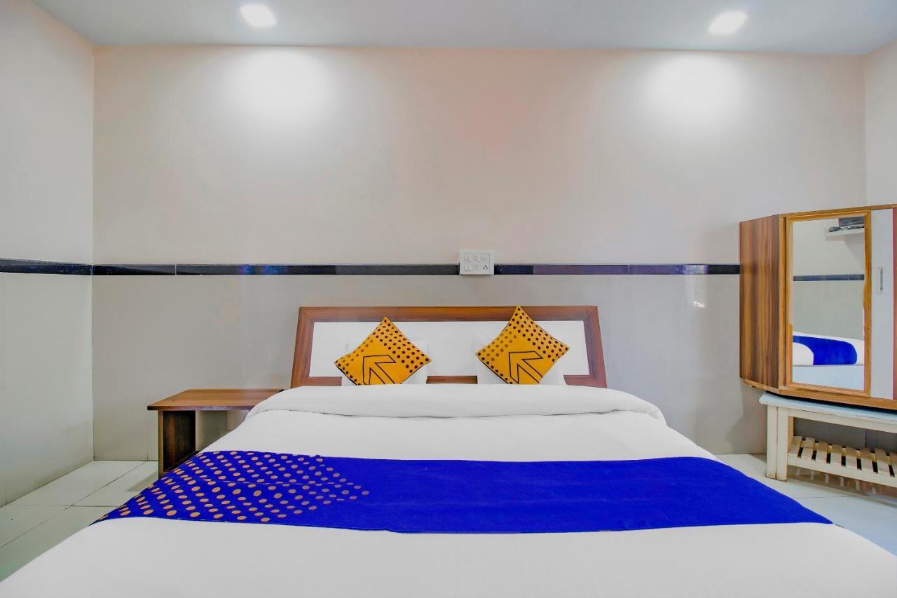 SPOT ON 77312 Indirasagar Executive Hotel Kolhapur Bagian luar foto