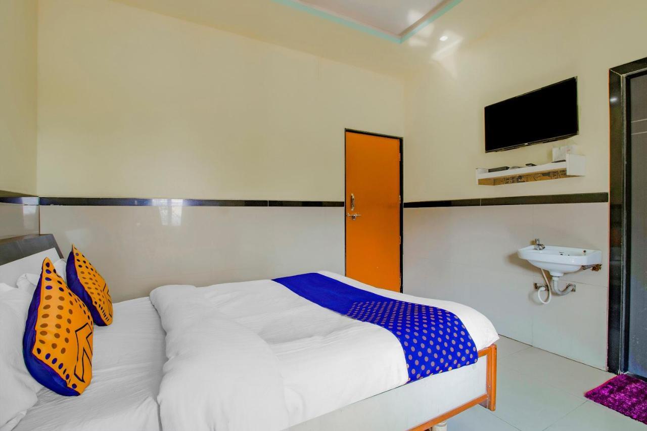 SPOT ON 77312 Indirasagar Executive Hotel Kolhapur Bagian luar foto