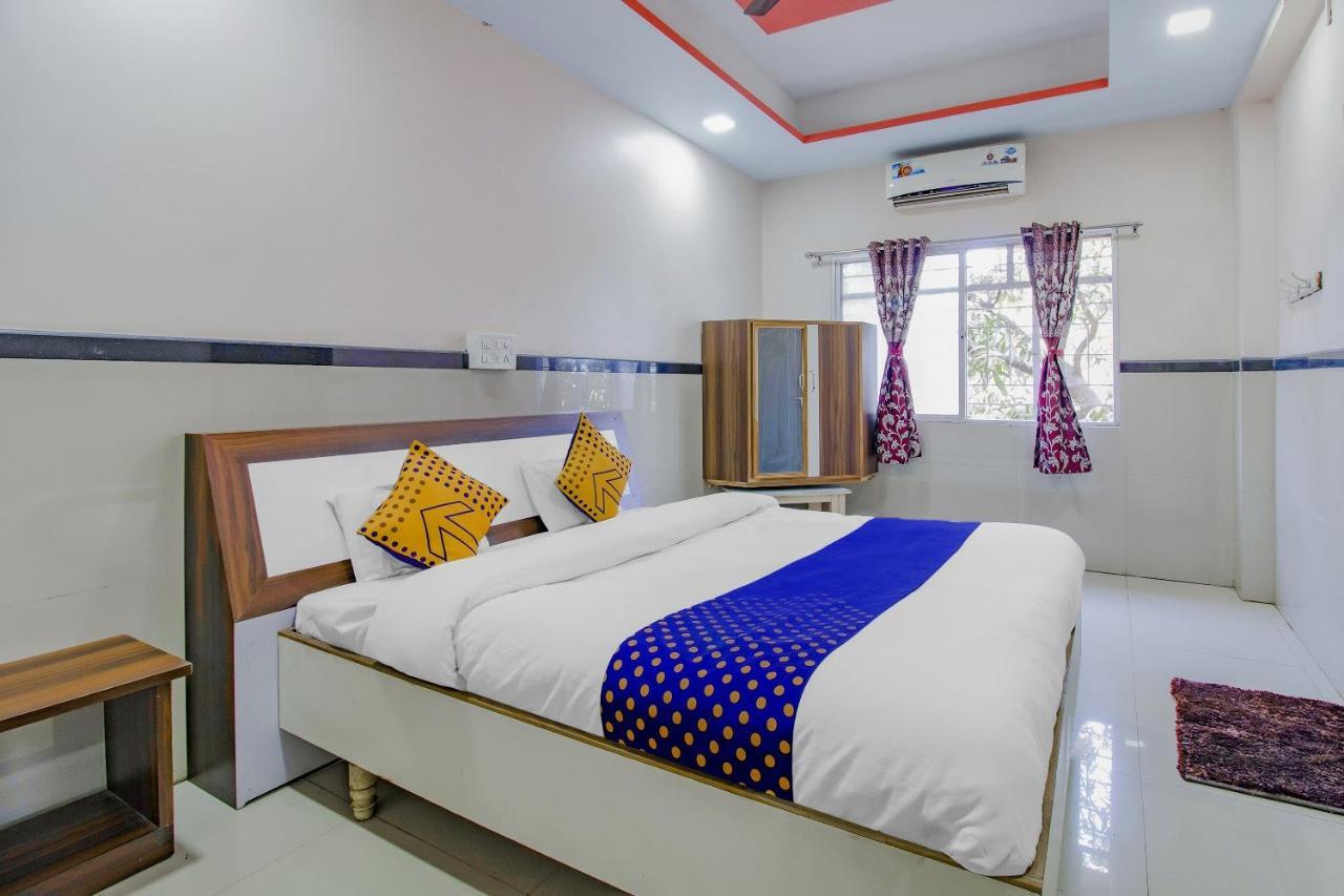 SPOT ON 77312 Indirasagar Executive Hotel Kolhapur Bagian luar foto
