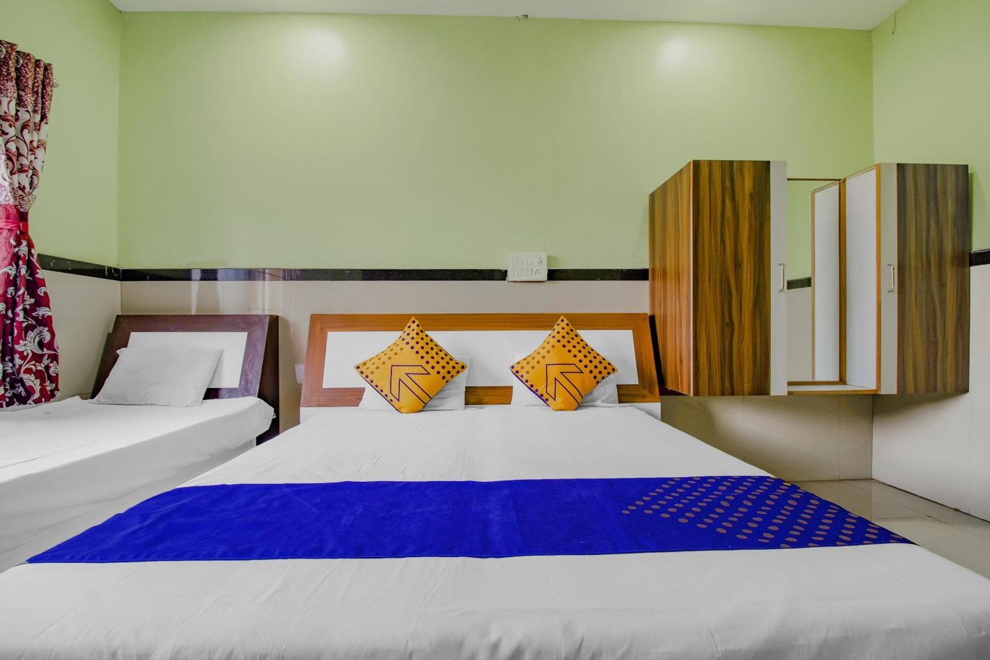 SPOT ON 77312 Indirasagar Executive Hotel Kolhapur Bagian luar foto
