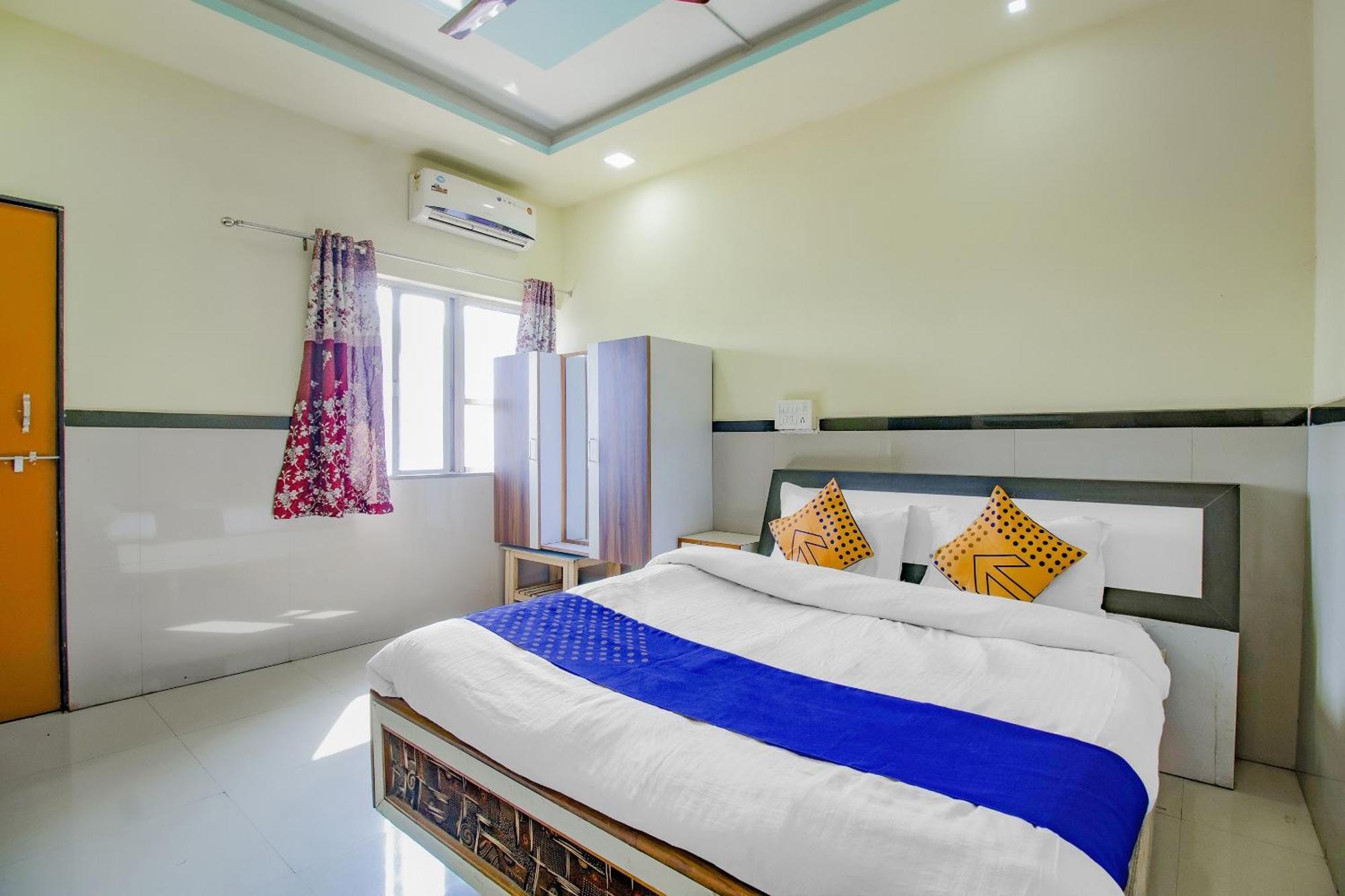 SPOT ON 77312 Indirasagar Executive Hotel Kolhapur Bagian luar foto