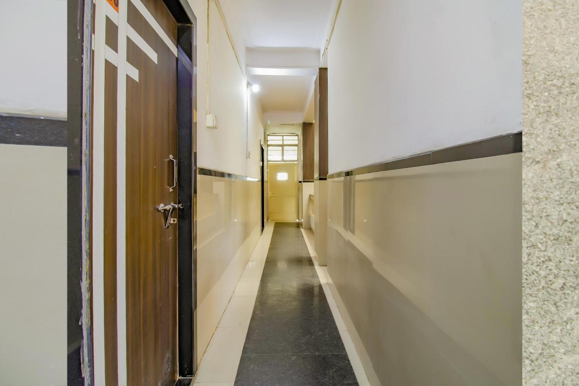SPOT ON 77312 Indirasagar Executive Hotel Kolhapur Bagian luar foto
