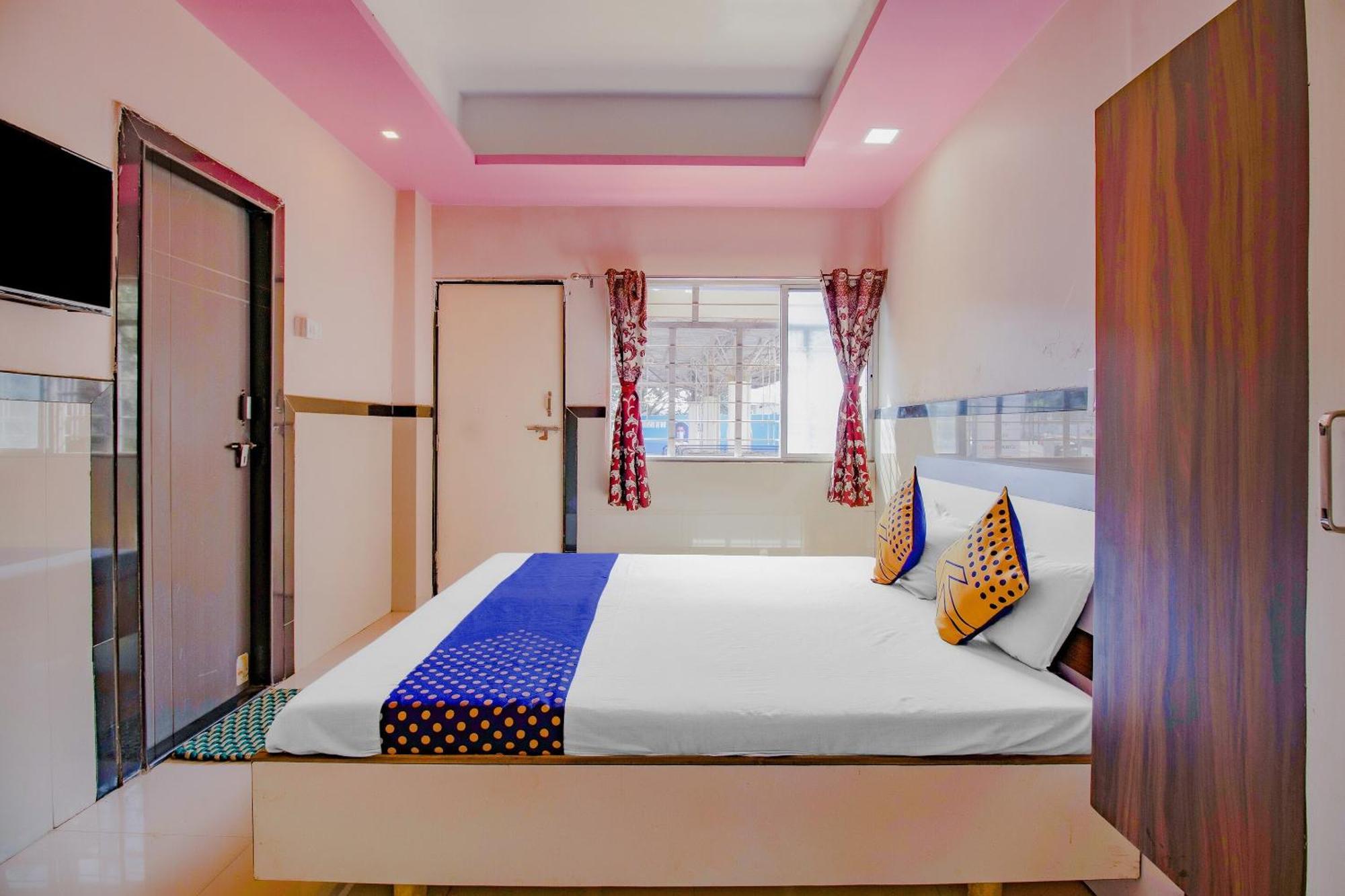 SPOT ON 77312 Indirasagar Executive Hotel Kolhapur Bagian luar foto