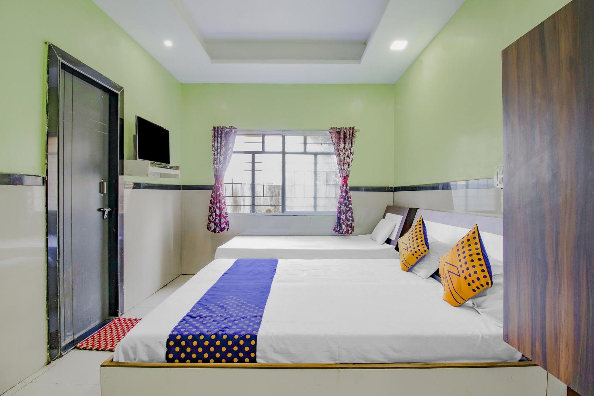 SPOT ON 77312 Indirasagar Executive Hotel Kolhapur Bagian luar foto
