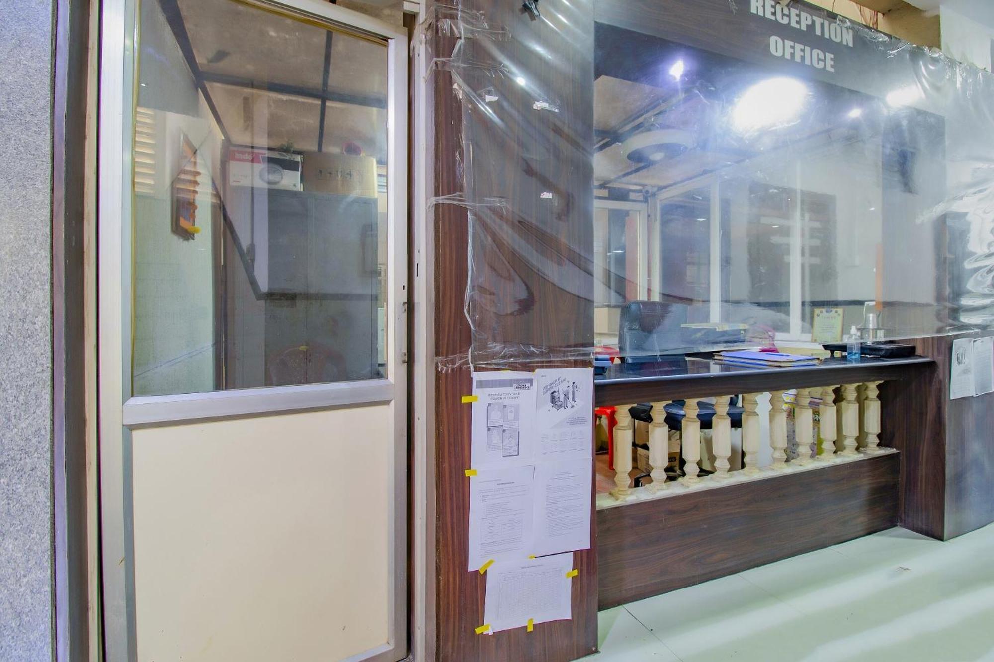 SPOT ON 77312 Indirasagar Executive Hotel Kolhapur Bagian luar foto