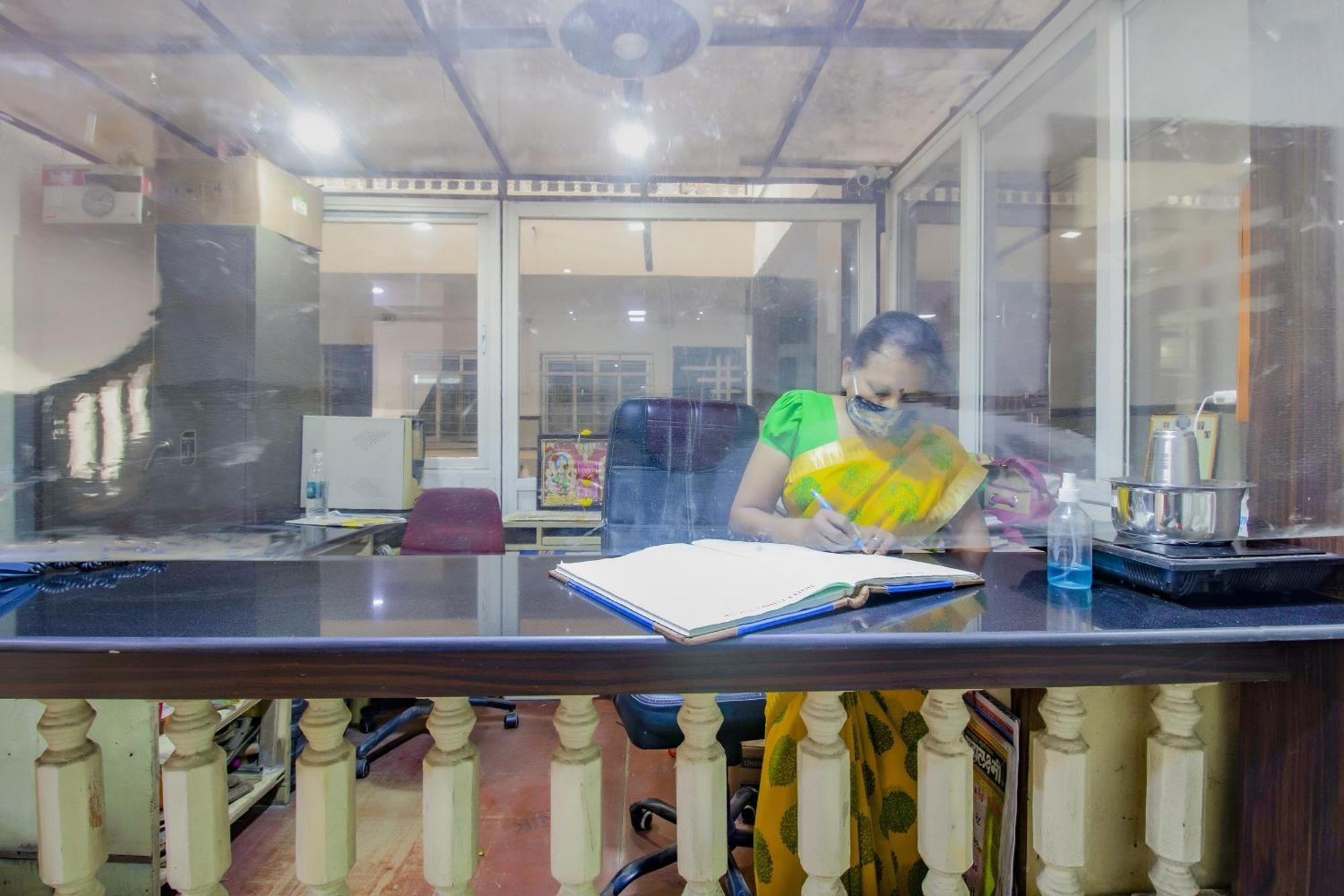 SPOT ON 77312 Indirasagar Executive Hotel Kolhapur Bagian luar foto
